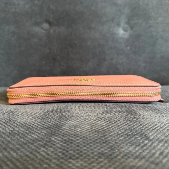 **RARE** Coach Accordion Wallet in Blush w/Pebbled Leather.